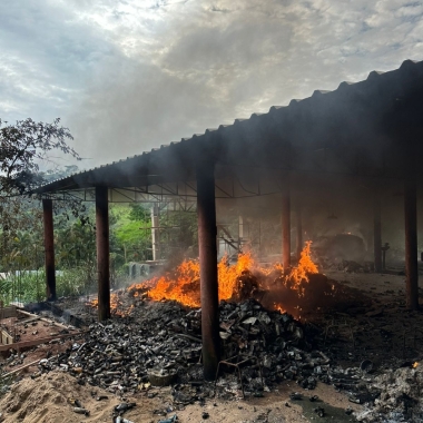 INCÊNDIO DESTRÓI USINA DE TRIAGEM E COMPOSTAGEM (UTC)