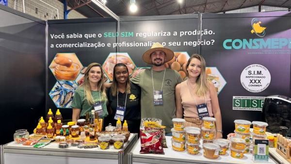 LATICINIOS BUCAINA FAZ BONITO EM FEIRA DE NEGOCIOS DE SANTA BÁRBARA