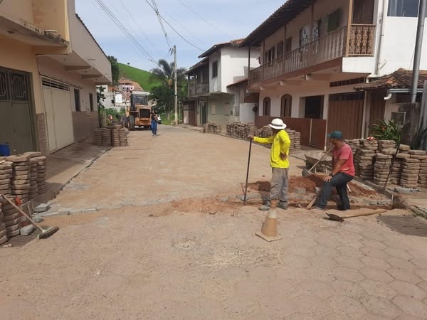 PREFEITURA RECUPERA TRECHO NA RUA DANIEL KNEIPP