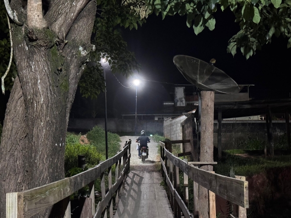 PASSARELA DE CICLISTAS E MOTOCICLISTAS EM DOM SILV&Eacute;RIO EST&Aacute; TOTALMENTE ILUMINADA