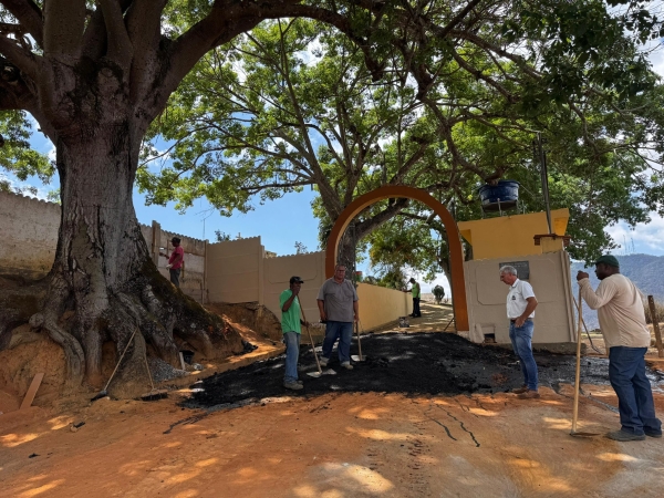 PREFEITURA DE DOM SILV&Eacute;RIO REALIZA REFORMA NO CEMIT&Eacute;RIO MUNICIPAL EM PREPARA&Ccedil;&Atilde;O PARA O DIA DE FINADOS