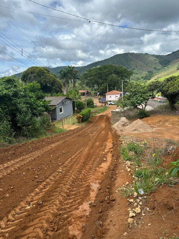 DOM SILV&Eacute;RIO INICIA CAL&Ccedil;AMENTO DO MORRO DO CAMPO NA LOCALIDADE DOS MELOS