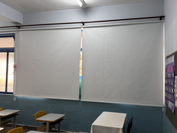 ESCOLA MUNICIPAL NOSSA SENHORA DA SAÚDE RECEBE NOVAS PERSIANAS
