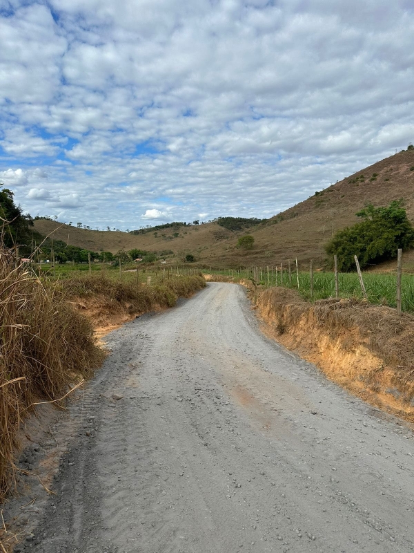 PREFEITURA REALIZA SERVI&Ccedil;O DE PATROLAMENTO E CASCALHAMENTO NA ESTRADA DO MATIP&Oacute;