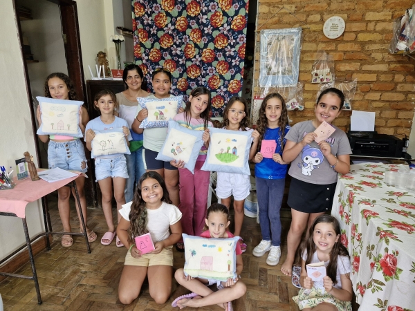 PREFEITURA PROMOVE CURSO DE BORDADO PARA CRIAN&Ccedil;AS POR MEIO DA SECRETARIA DE CULTURA