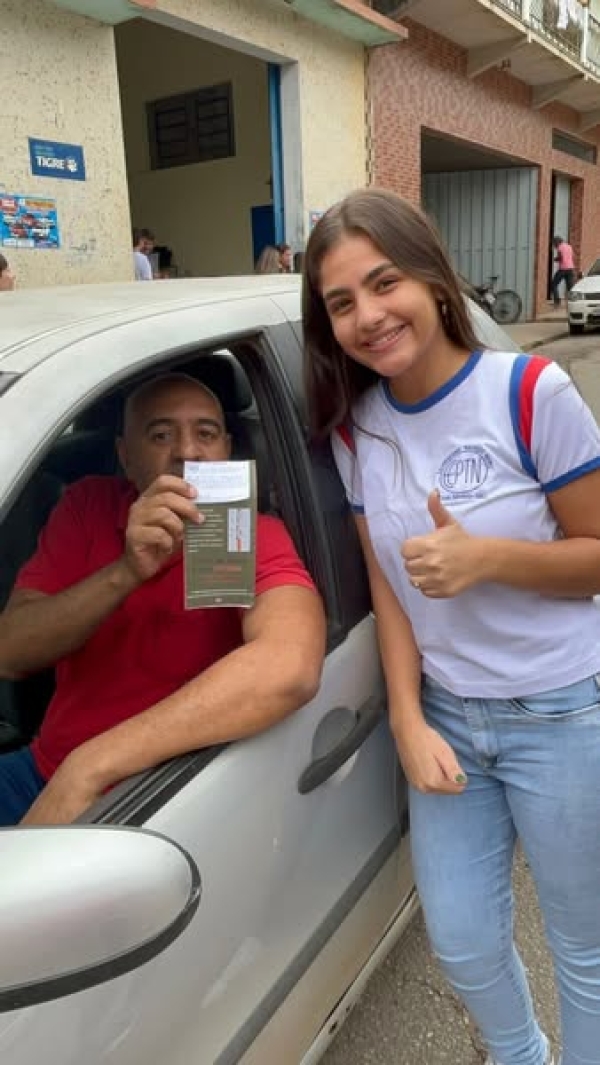 SECRETARIA DE SAÚDE E ESCOLA ESTADUAL TANCREDO NEVES REALIZAM BLITZ ANTI-TABACO