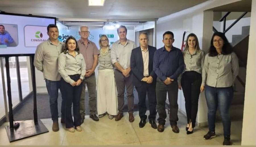O prefeito José Bráulio assinou protocolo de intenções ao lado do Ministro de Agricultura, Marcos Montes 